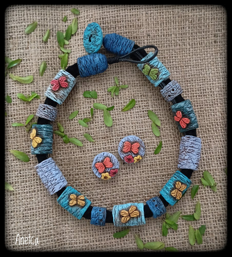 Collar y pantallas con mariposas (#118).