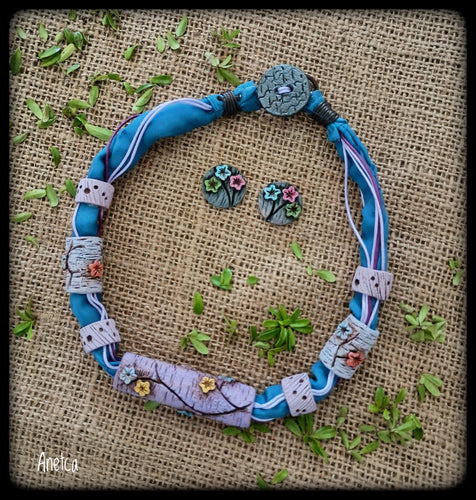 Collar y pantallas con florecitas (#109)