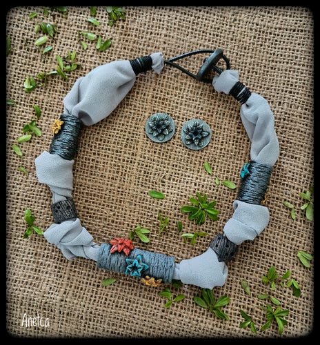 Collar y pantallas con diseño de florecitas (#107)